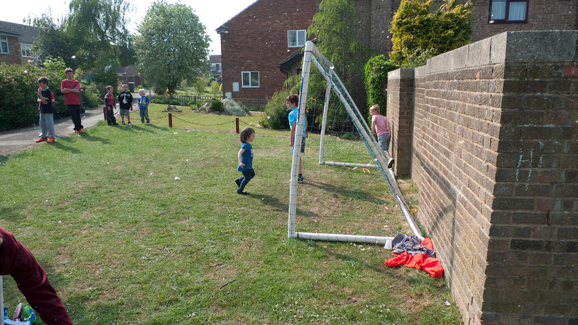 DGPX290411-048 
 Keywords: DGPX290411, Edmond Carr, Poets Estate, Royal Wedding, Street Party