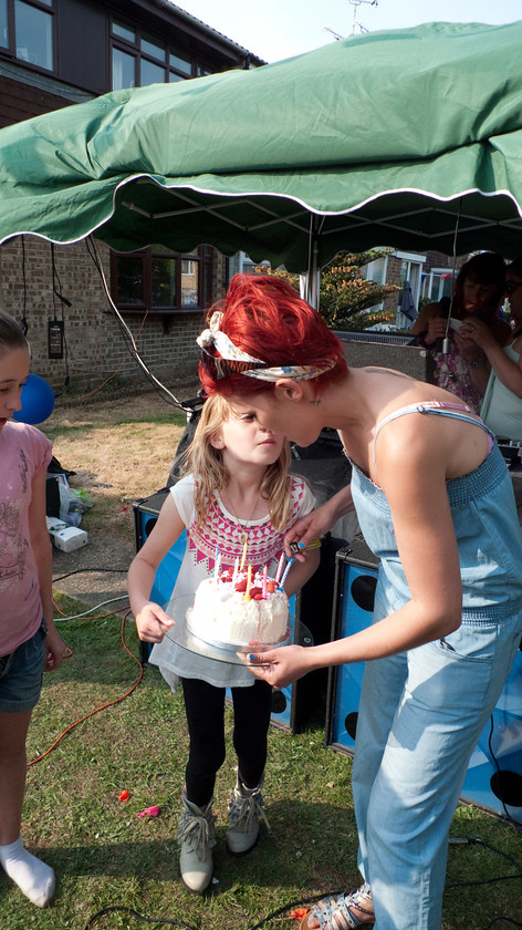 DGPX290411-071 
 Keywords: DGPX290411, Edmond Carr, Poets Estate, Royal Wedding, Street Party